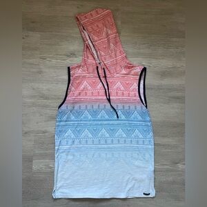 Ocean Current Hooded Ombre Geo Tank - red, white, blue